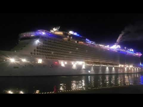 Видео: Круизный лайнер Spectrum of the Seas in Vladivostok