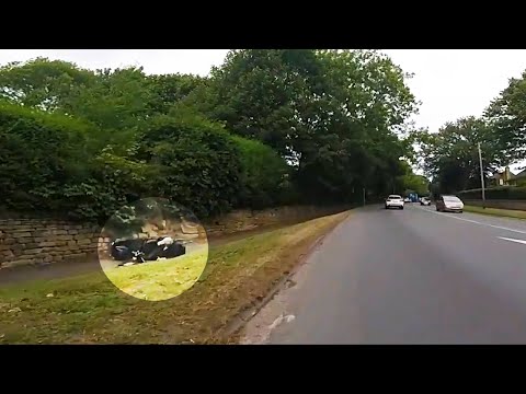 Видео: Мотоциклист Увидел у Дороги Что-то Пугающее
