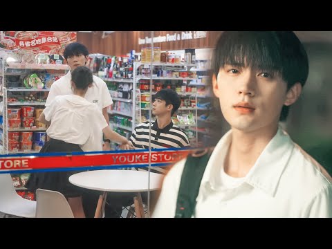 Видео: 【CUT14】🍿Школьный красавчик стал безумно ревновать после того, как Золушка проигнорировала его☺️