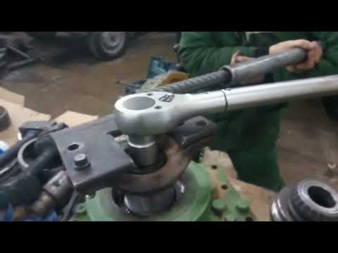 Видео: Полная сборка корпуса главной передачи моста трактора Джон Дир .