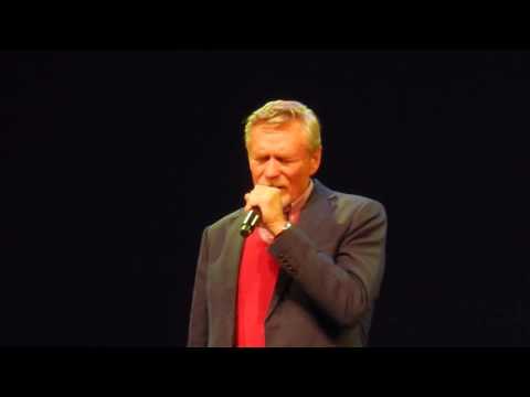 Видео: Александр Михайлов. " Домик у дороги..."