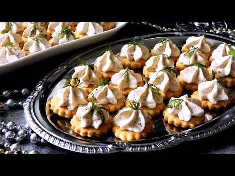 Видео: Сырные крекеры с муссом из красной рыбы. Праздничная закуска.