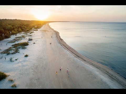Видео: Прогулка по Юрмале . Улица Йомас и пляж.  Латвия.