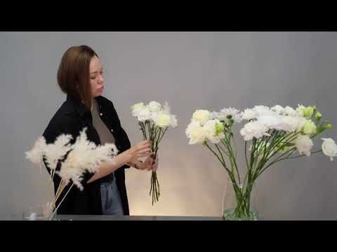 Видео: Классический букет с розами, хризантемой и эустомой // флористика для начинающих