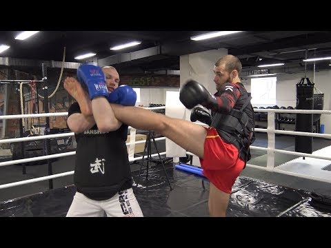 Видео: Защита от ударов ногами в Ушу-Саньда! Хватаем и Бросаем!