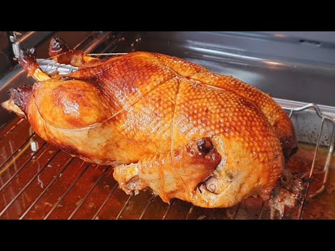 Видео: Как приготовить сочную утку дома за 1 час!