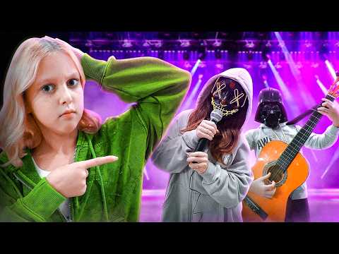Видео: ТАЙНЫ АМЕЛЬКИНЫХ ДРУЗЕЙ! Что они скрывают от нее?