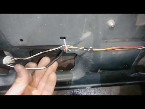 Видео: Установка сигнализации с AliExpress Keyless entry system tsk-405q/t321c на ваз 2110, 2112, приора