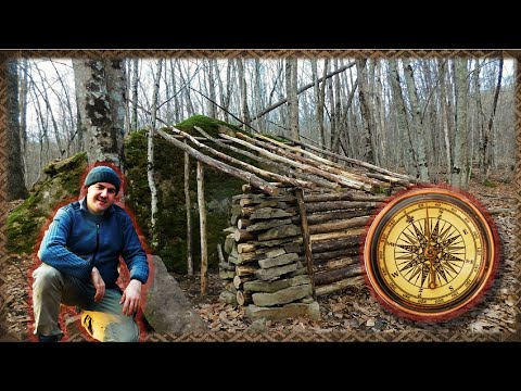 Видео: Хижина в Лесогорье. Строительство лесного укрытия от непогоды у каменной глыбы. Часть 1