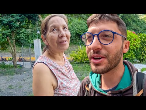Видео: Более пристальный взгляд на колумбийских фермерских женщин и фермерскую жизнь!