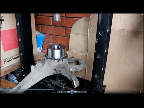 Видео: Замена переднего ступичного подшипника на АУДИ Q7 2006 AUDI Q7 3,0 дизель 2часть