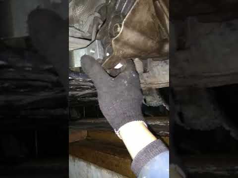 Видео: Замена подушек двигателя форд фокус 2