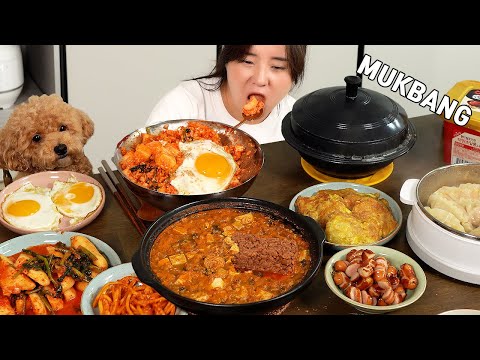 Видео: Кулинарный мукбанг | 🍚 Как может быть таким вкусным кимчи бибимпаб с молодым редисом?! Идеальная.