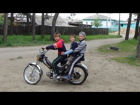 Видео: Собираем Андрюхин мопэд "Дельта" первый выезд.