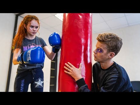 Видео: ЮНАЯ ЧЕМПИОНКА!!! МАШУ БОИТСЯ ВСЯ ШКОЛА!!!