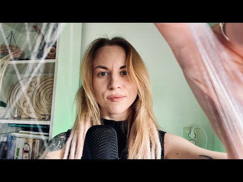 Видео: ASMR мурашки от паутинки: видео для сна. Неразборчивый шепот и визуальные триггеры