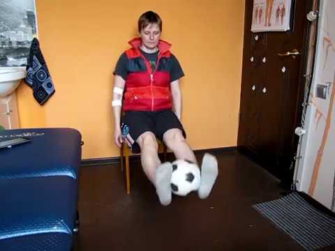 Видео: Упражнения для ног сидя на стуле. С мячом / Exercises for feet sitting on a chair. With the ball