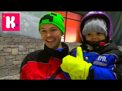 Видео: Катя играет со снегом в Ski Dubai resort