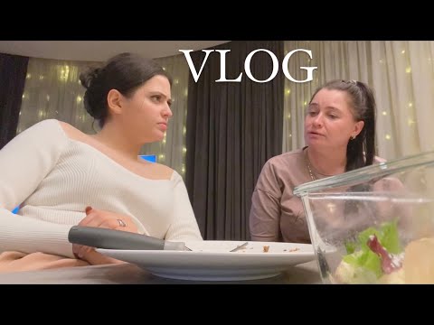 Видео: Ужин с моей семьей, диагноз врача-гастроэнтеролога, старт лечения // почтиVLOGmas