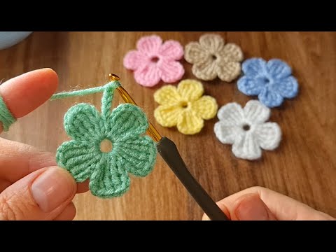 Видео: Новички здесь. Это очень легко сделать. Очень красивая вязаная крючком модель с цветочным мотивом