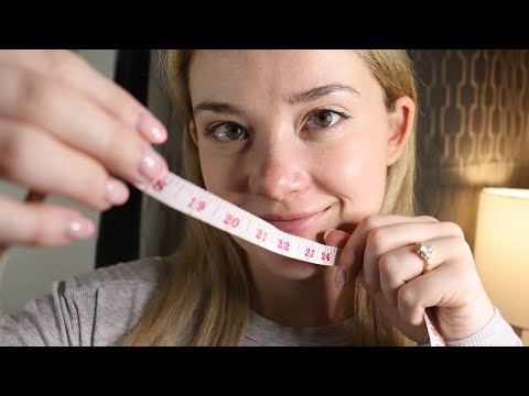 Видео: ASMR ДЛЯ МУЖЧИН! Снимаю мерки для ролевой игры в смокинг! Шепчу вблизи, печатаю.