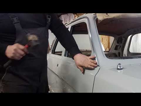 Видео: Установка молдингов водостока на Газ 24. Ремонт и реставрация газ 24.