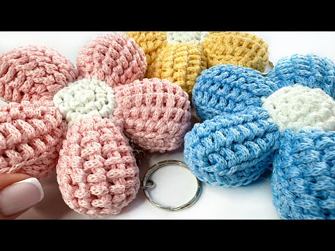 Видео: 🌸 Как связать на сумку красивый брелок крючком? Тунисский цветок крючком