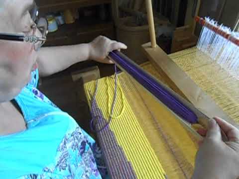 Видео: Ткачество половика двумя утками