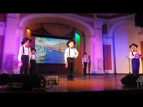 Видео: Джентельмены- шумовой оркестр « Веселые бубны»