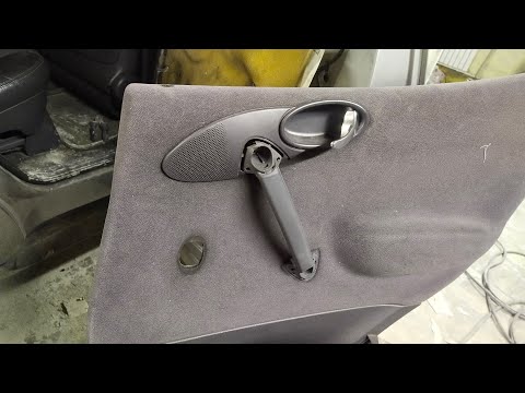 Видео: Как снять обшивку (карту) двери mercedes a class(Мерседес а класс)