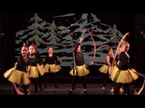 Видео: Танц с ленти на 2 "в" клас