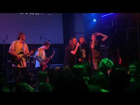 Видео: Замок из подушек. Bird Bone