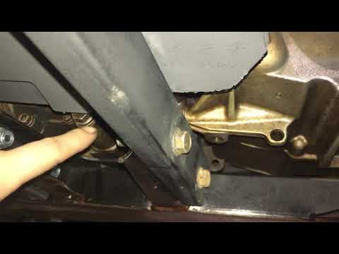 Видео: Замена масла в коробке (КПП) BRP (CAN-AM) OUTLANDER 650/800 G1 c AVER's GARAGE.