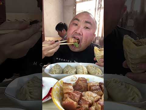 Видео: Пельмени на пару, тушеная свинина