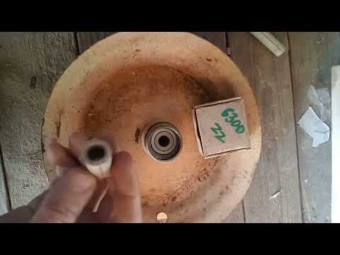 Видео: замена подшипников колеса садовой тачки