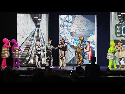 Видео: ТЕАТР "КАРАМБОЛЬ" . Спектакль "Тайна Третьей Планеты" . Чарлик-робот  Алисы