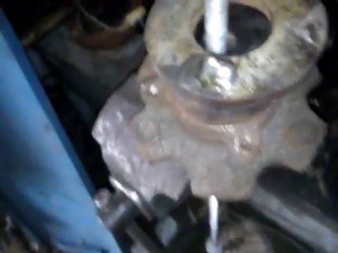Видео: как про шприцевать ступицу на  митсубиси паджеро