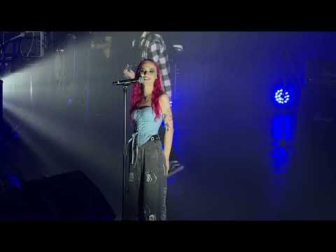 Видео: Лали — Гори (01.10.23, @Гигант Холл, Санкт-Петербург)