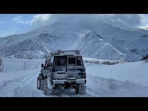 Видео: Камчатка! Океан, горячие источники, рубимся на вулкан на Авторосах) попали в пургу)