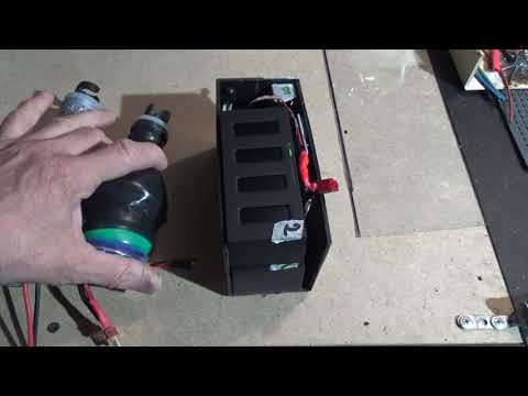 Видео: МОЩНЫЙ, КОМПАКТНЫЙ, НЕДОРОГОЙ аккумулятор для рыбалки, охоты и не только.