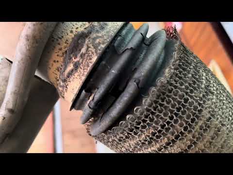 Видео: Повторная замена гофры глушителя на Jeep Cherokee KL 2014