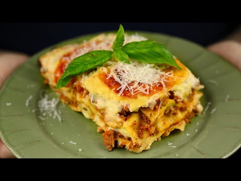 Видео: Однозначно лучший рецепт. Настоящая итальянская ЛАЗАНЬЯ БОЛОНЬЕЗЕ с соусом БЕШАМЕЛЬ.