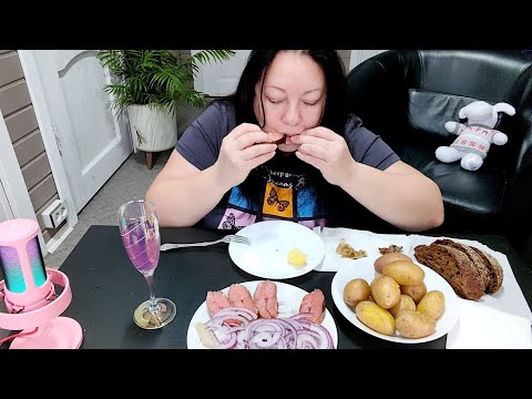 Видео: Мукбанг Картошка с селёдкой, Горбуша х/к, Лавандовый лимонад. Питер 1ч.