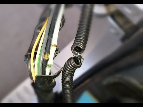 Видео: Ларгус - трубка заднего омывателя и провода в двери.