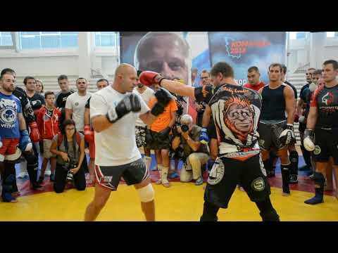 Видео: Мастер-класс Федора Емельяненко во Пскове (№3). Контратака. Смещение с линии атаки. Работа на мешке