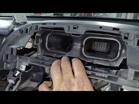 Видео: Toyota RAV4 2007 года кузов ACA30L заслонки печки.