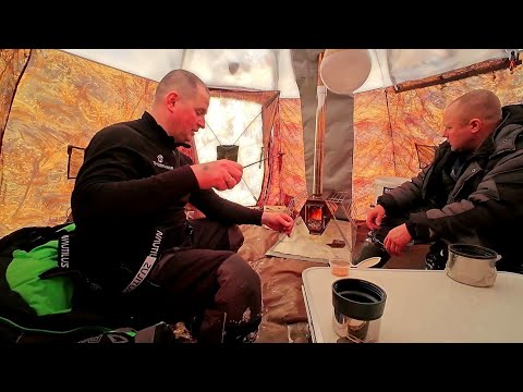 Видео: С ночевкой на таёжное озеро. Попали на раздачу окуня! Щука на жерлицы.