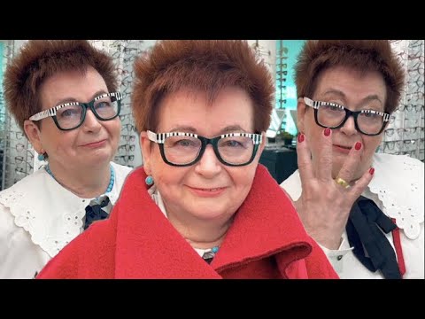 Видео: В 77 лет работает экскурсоводом! Ирина - модница Петербурга! Знакомьтесь!