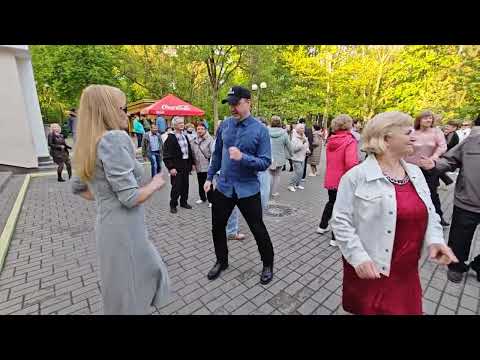 Видео: 3.05.25г..."Седая Ночь"... Юрий Шатунов... Звучит на танцполе в Гомельском парке...