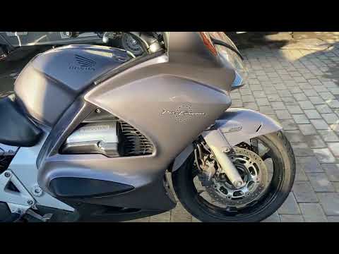 Видео: Обзор мотоцикла Honda ST1300 2002 года ,89262862924 с 10:00-20:00 по МСК ( whatsapp)